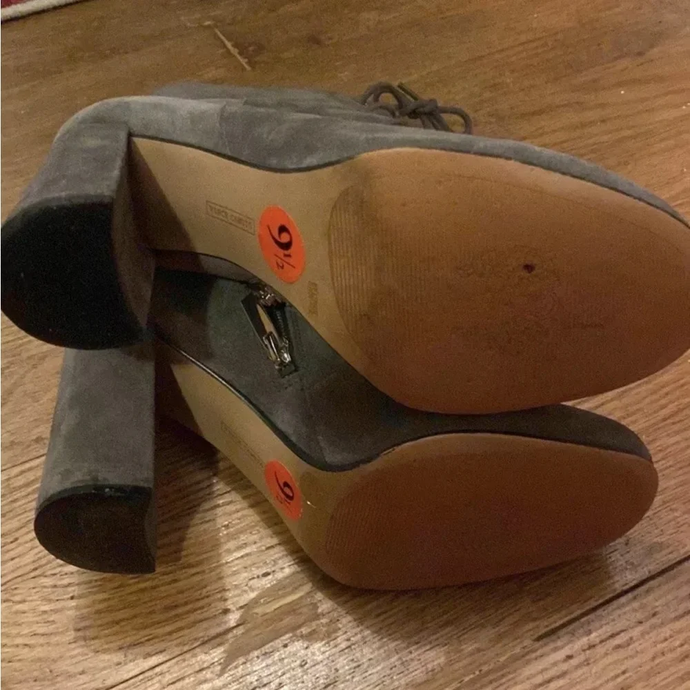 Vince camuto grey suede booties 9.5 Vintage Stacked  Beautiful